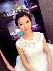 -现代经典婚纱摄影