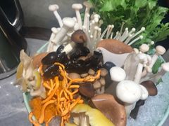-野山舂·贵州现舂酸汤牛肉(民生路店)