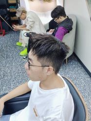 点击看大图 -藤野造型专业烫染接发