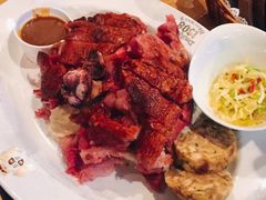 烤猪肘-皇冠自酿啤酒坊(中国红街5号楼店)