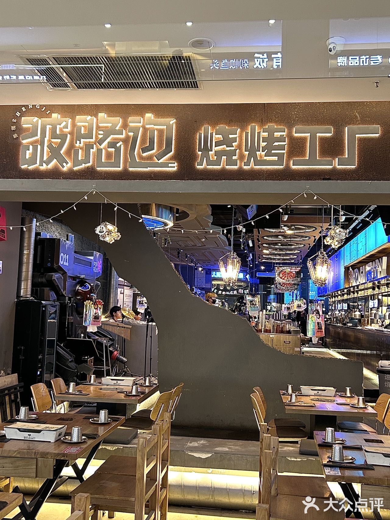 和姐妹来破路边提前过圣诞🎄🧑‍🎄咯