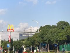-麦当劳(外高桥DT店)