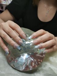 -小黑瓶美甲美睫