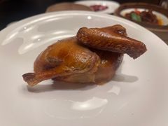 脆皮乳鸽-浙江安吉JW万豪酒店·万豪中餐厅