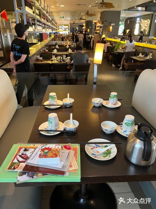 大头虾越式风味餐厅(光明广场店)大堂图片