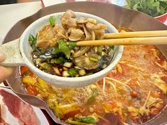 -毛辣果·贵州红酸汤牛肉火锅(西单店)