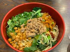 -爆炸头阿姨小四川正宗川味小吃(无任何分店)