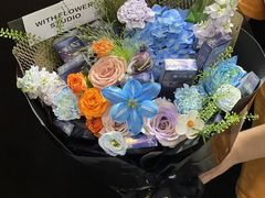 -何兮花店·气球派对鲜花店(马桥银春路万科城店)