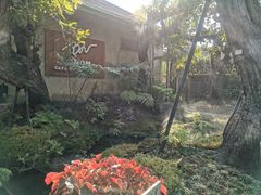 -Chom Cafe and Restaurant