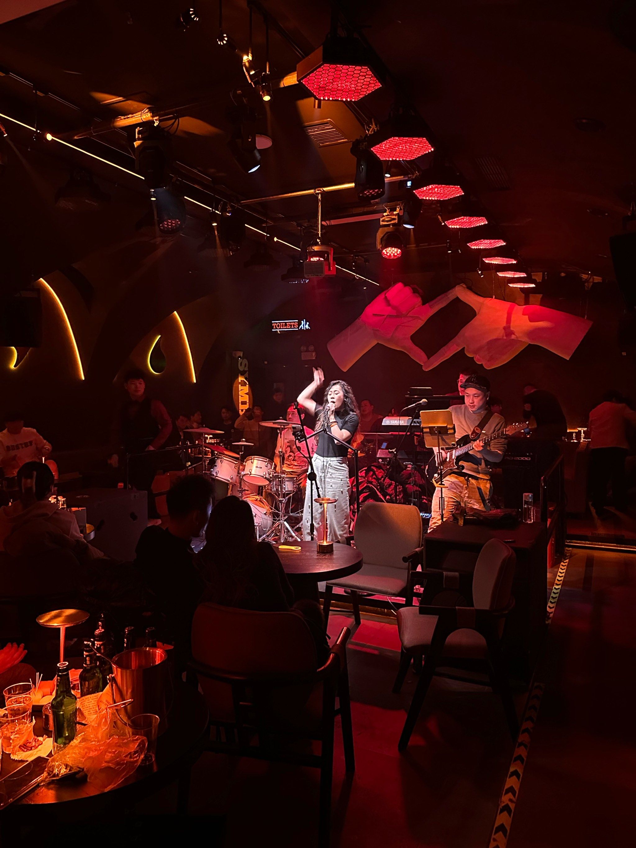 人爆满的酒吧是这里🔥!找到一家人多热闹氛围好的酒吧!