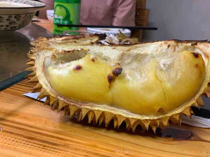肥仔濑尿虾(全球通总店)-"赣州唯一一家烤榴莲 榴莲还行 烧烤就很一.