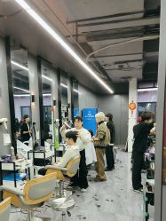 -藤野造型烫发染发