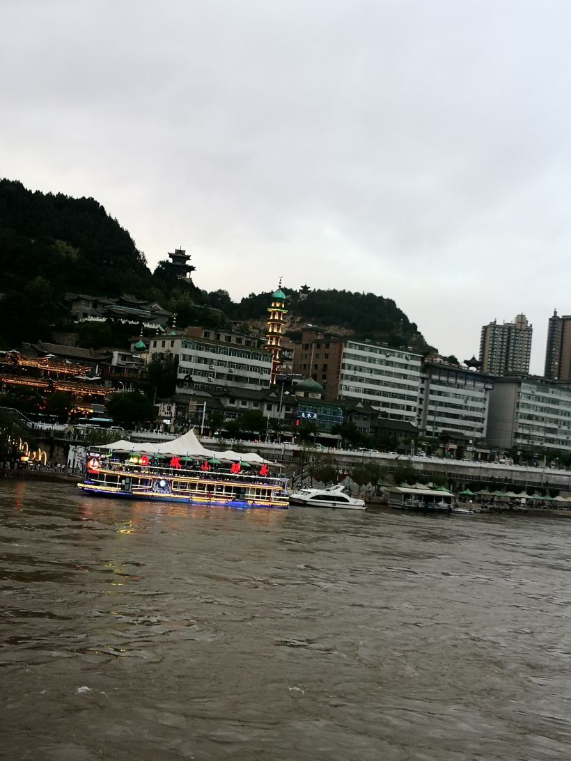 白塔山码头风情一览