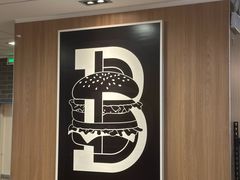 -麦当劳(上海虹桥站30B检票口楼上)