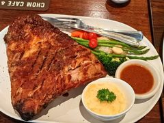 -Chom Cafe and Restaurant