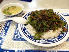 青椒鳝丝盖浇饭-东吴面馆(因果巷店)