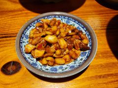 宫爆鸡丁-老外婆本帮面(塔城路店)