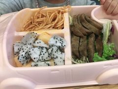 -汽车博物馆主题餐厅