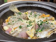 砂锅焗黄鱼-侬佳蒸菜馆(听潮店)