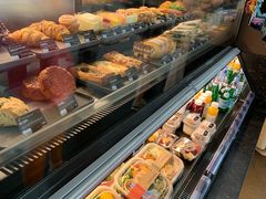 面包甜点陈列柜-星巴克(浦东机场T2到达店)