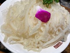 -老牌坊云南鱼豆花火锅(哈西万达店)