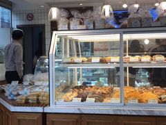面包甜点陈列柜-老人和饭店(淮海中路店)