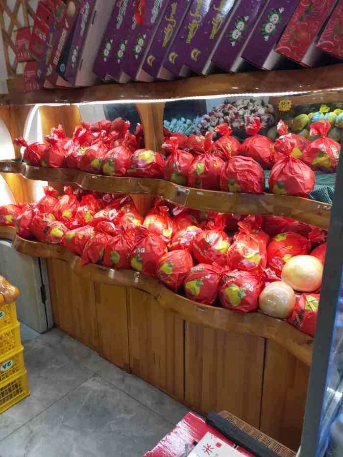 陕果集市(汇景新城店)-"买了砂糖橘,店内10块钱3斤,团购3块钱.