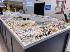 -宏宇眼镜蔡司依视路折扣店(兆佳眼镜城店)