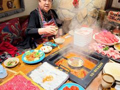 -老牌坊云南鱼豆花火锅(爱建店)