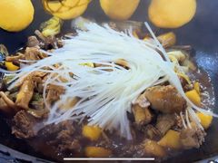 -粘豆包柴火铁锅炖