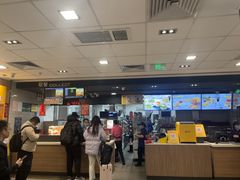 -麦当劳(上海虹桥站30B检票口楼上)