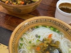 -正宗李家土鸡米线店