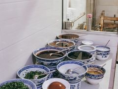 自助调料区-岳齐茂荞面饸饹