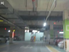 场地-万达广场菱角湖店-地面停车场