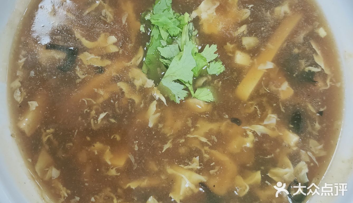 应该是提前做好的，不是现做出来那么烫嘴 酸辣汤味道不错