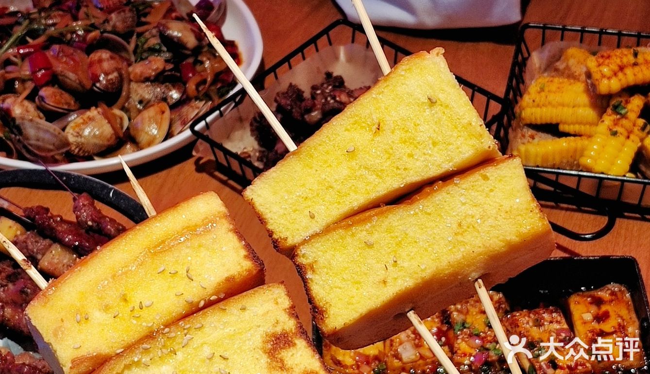 聚点串吧 | 五角场夜宵新据点！这家烤串超正！😍