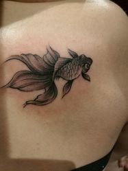 -鳌首刺青纹身 穿孔饰品店