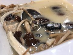 茶树菇土鸡汤-88号小吃店·经典云南菜·地道纳西美食