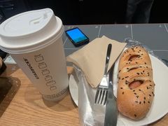 -星巴克(西安益田假日世界店)