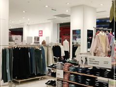 -优衣库(昆明七彩METOWN购物中心店)