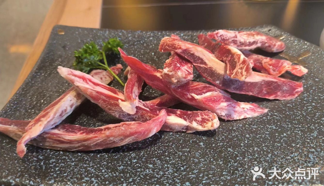 炭烤肉食享受，die烤肉啦～