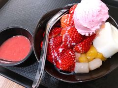 草莓冰沙-鲜芋仙(太原街万达店)