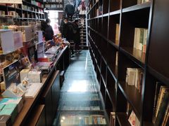 -钟书阁(松江泰晤士小镇店)