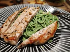 松子罗勒意面配香草鸡胸肉-404干式熟成牛排馆•聚会餐厅