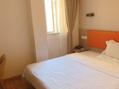 -7天连锁酒店(上海徐家汇龙华路地铁站店)