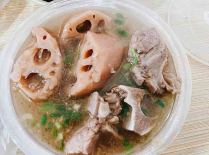 金三角吊子煨汤-"上次去吃双黄牛肉面的时候路过,发现好多天.