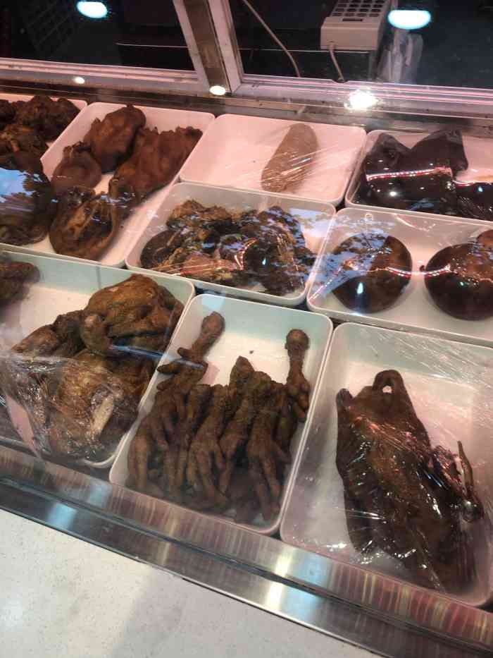 净香园鲜卤熟食(浆水泉路店)-"[色]整两句: "吃香肠,就选净香园".