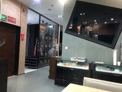-现代经典婚纱摄影