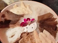 川门毛肚七绝-哥老官重庆美蛙鱼头(宝山龙湖店)