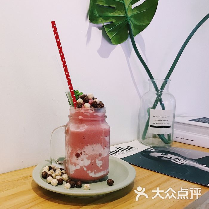 红丝绒巧克力椰香奶昔